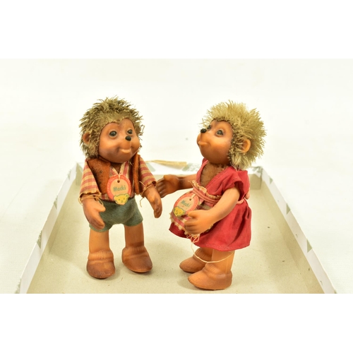 433 - A PAIR OF VINTAGE STEIFF MUCKI AND MACKI HEDGEHOG FIGURES, both with swing tags, both appear complet... 