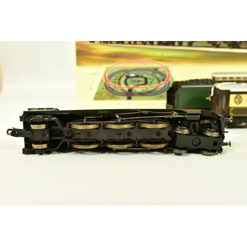 231 - A BOXED HORNBY RAILWAYS OO GAUGE YORKSHIRE PULLMAN TRAIN SET, No.R1136, comprising A4 class locomoti... 