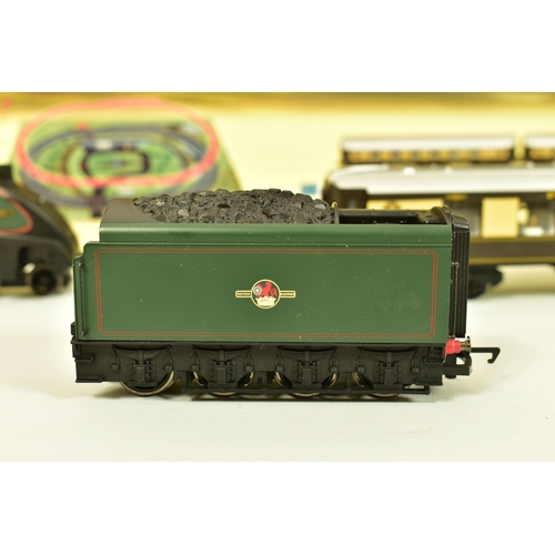 231 - A BOXED HORNBY RAILWAYS OO GAUGE YORKSHIRE PULLMAN TRAIN SET, No.R1136, comprising A4 class locomoti... 