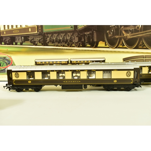 231 - A BOXED HORNBY RAILWAYS OO GAUGE YORKSHIRE PULLMAN TRAIN SET, No.R1136, comprising A4 class locomoti... 