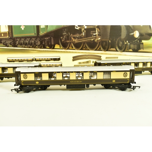 231 - A BOXED HORNBY RAILWAYS OO GAUGE YORKSHIRE PULLMAN TRAIN SET, No.R1136, comprising A4 class locomoti... 