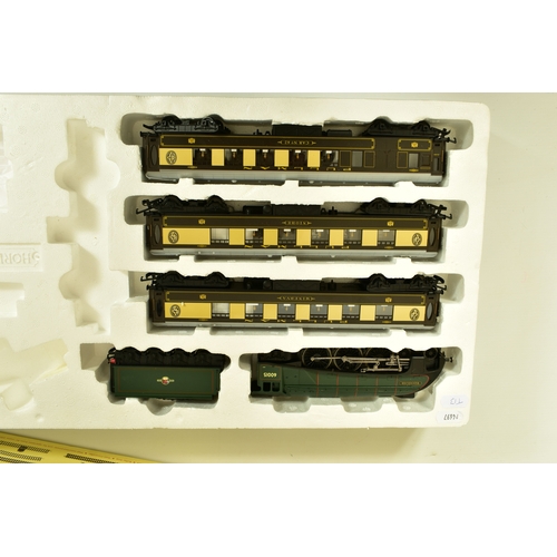 231 - A BOXED HORNBY RAILWAYS OO GAUGE YORKSHIRE PULLMAN TRAIN SET, No.R1136, comprising A4 class locomoti... 