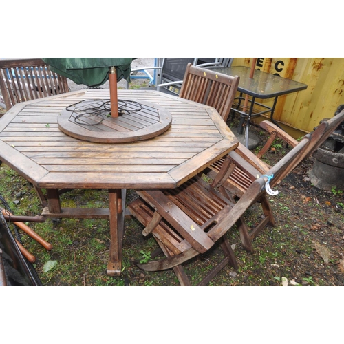 1217 - AN OCTAGONAL HARDWOOD GARDEN TABLE width 122cm with a Parasol, lazy susan and four folding chairs (4... 