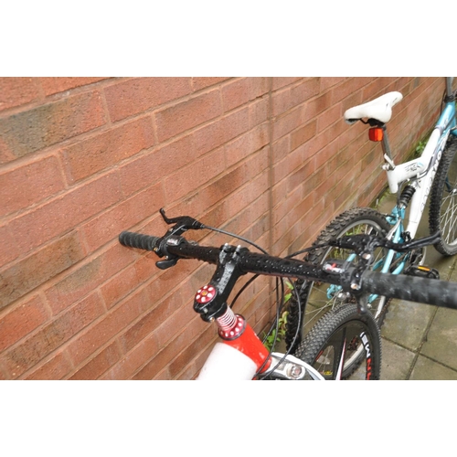 1219 - A BRAND NEW WITH TRANSIT PROTECTION EXTREME MOUNTAIN BIKE with alloy wheels, 27 speed Sun Run gears,... 