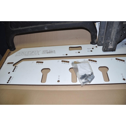 1286 - A SCREWFIX QUAD POINT WORKTOP JIG with six pegs and instructions, a pair of plastic Sawhorses and a ... 