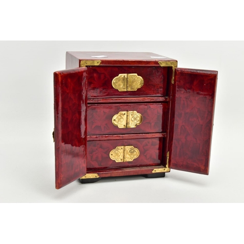 147 - A JEWELLERY BOX AND ASSORTED WHITE METAL JEWELLERY, to include two white metal and copal amber rings... 