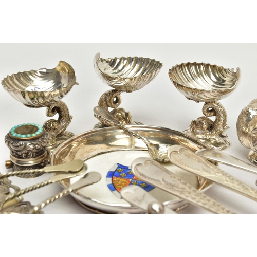 171 - AN ASSORTMENT OF SILVER CUTLERY AND WHITE METAL ITEMS, to include an old English bright cut matching... 