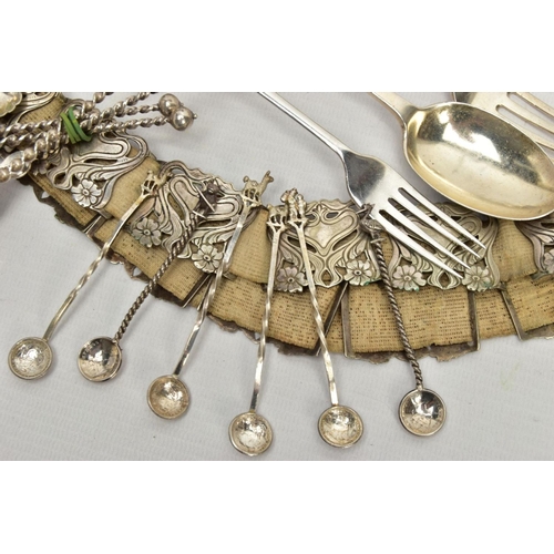 171 - AN ASSORTMENT OF SILVER CUTLERY AND WHITE METAL ITEMS, to include an old English bright cut matching... 