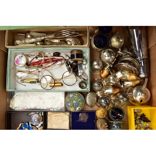 183 - TWO BOXES OF COSTUME JEWELLERY AND OTHER ITEMS, to include various early to mid-20th century paste s... 