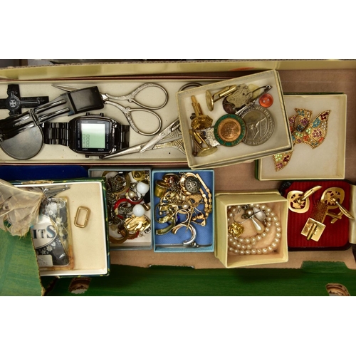 184 - A BOX OF ASSORTED COSTUME JEWELLERY AND OTHER ITEMS, to include various small jewellery boxes and ot... 