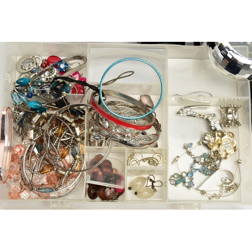 185 - A BOX OF ASSORTED COSTUME JEWELLERY, to include a selection of beaded necklaces, brooches and bangle... 