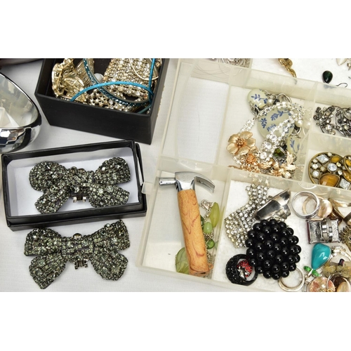 185 - A BOX OF ASSORTED COSTUME JEWELLERY, to include a selection of beaded necklaces, brooches and bangle... 