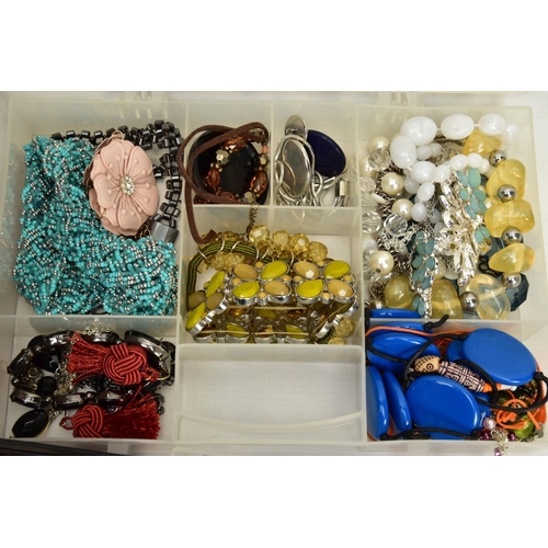 185 - A BOX OF ASSORTED COSTUME JEWELLERY, to include a selection of beaded necklaces, brooches and bangle... 