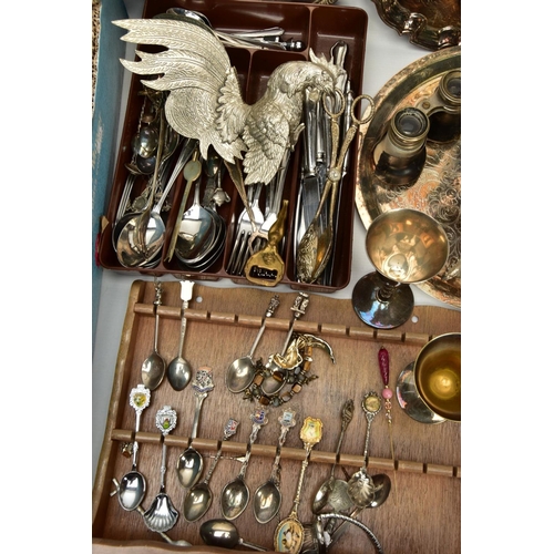 196 - A BOX OF ASSORTED WHITE METAL WARE AND OTHER ITEMS, to include a wooden display rack with collectabl... 