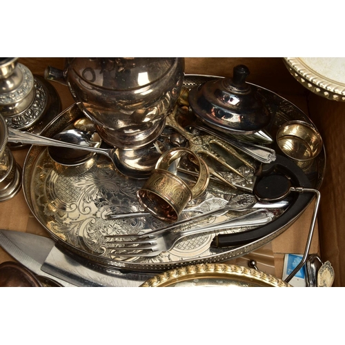 196 - A BOX OF ASSORTED WHITE METAL WARE AND OTHER ITEMS, to include a wooden display rack with collectabl... 