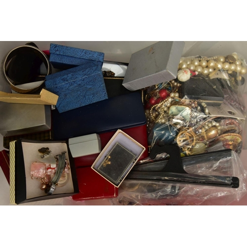 201 - A BOX OF ASSORTED ITEMS, to include Delina embroidered vanity set, three mantle clocks, names to inc... 