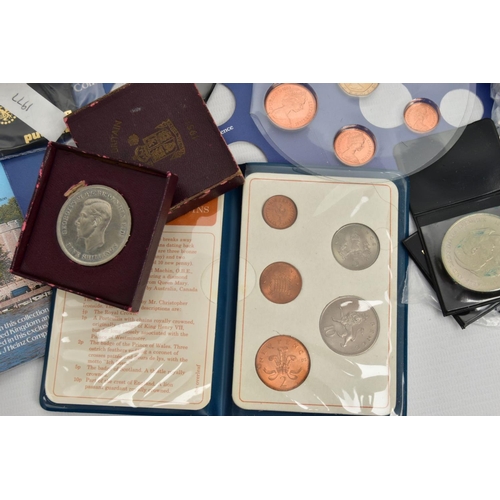 204 - A BAG OF COINS AND COMMEMORATIVES, to include a British first decimal coin set, a 'United Kingdom un... 