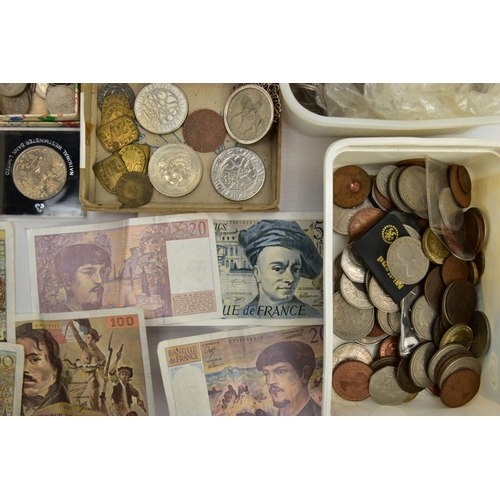 206 - A LARGE PLASTIC BOX CONTAINING MAINLY LATE 20th CENTURY COINAGE SOME FRENCH BANKNOTES WITH A SMALL A... 