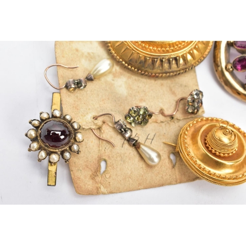 4 - A 19TH CENTURY GOLD MOURNING BROOCH AND ASSORTED JEWELLERY, a circular Etruscan style brooch, detail... 