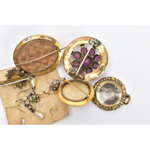 4 - A 19TH CENTURY GOLD MOURNING BROOCH AND ASSORTED JEWELLERY, a circular Etruscan style brooch, detail... 