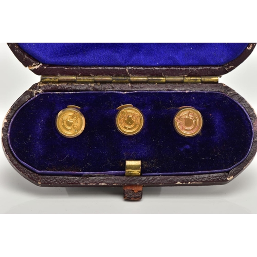 62 - A SET OF LATE 19TH CENTURY 18CT GOLD DRESS STUDS, a set of three dress studs each detailed with a bu... 