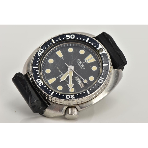 81 - A GENTS 'SEIKO AUTOMATIC' WATCH HEAD, round black dial signed 'Seiko automatic' spot and baton lumin... 