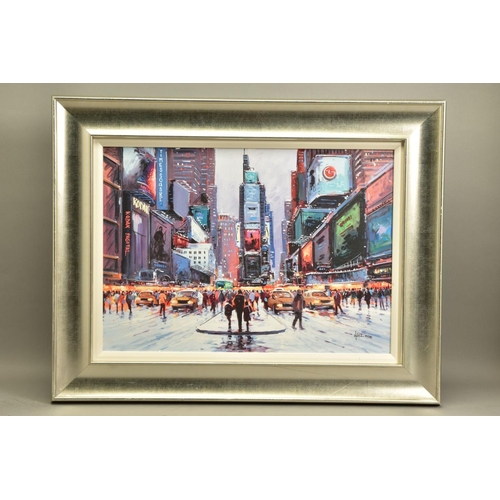 409 - HENDERSON CISZ (BRAZIL 1960) 'TIMES SQUARE AT TWILIGHT', a signed limited edition print of an Americ... 