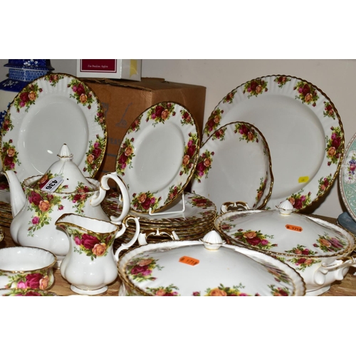 436 - A FIFTY ONE PIECE ROYAL ALBERT OLD COUNTRY ROSES DINNER SERVICE, with boxes for twenty two pieces, c... 