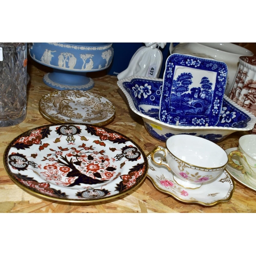 437 - A GROUP OF CERAMICS, to include a boxed Royal Doulton Denise HN2477 figurine, a Royal Crown Derby Im... 