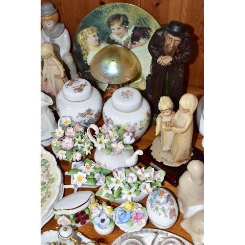 461 - A GROUP OF DECORATIVE GIFTWARE CERAMICS, RESIN FIGURES, ETC including an Aynsley Dickens Series 'Fag... 