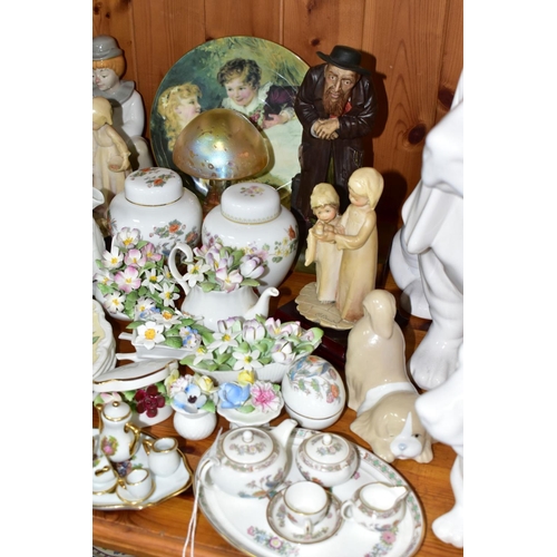 461 - A GROUP OF DECORATIVE GIFTWARE CERAMICS, RESIN FIGURES, ETC including an Aynsley Dickens Series 'Fag... 