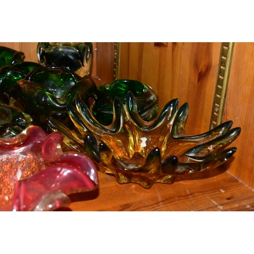 463 - SIX MURANO STYLE COLOURED GLASS BOWLS AND A PRESS MOULDED GREEN GLASS BOWL, including a red, orange ... 