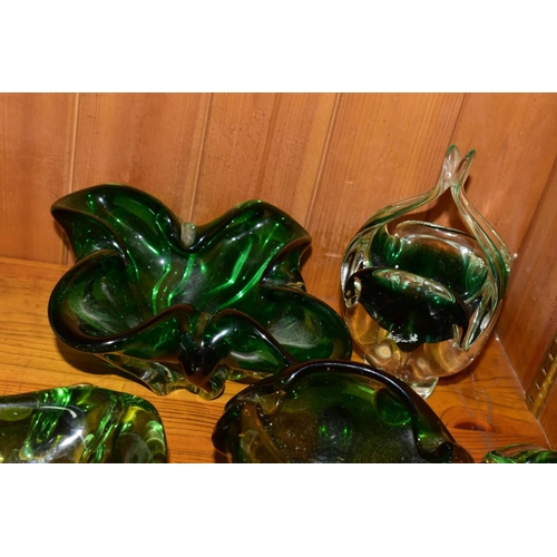 463 - SIX MURANO STYLE COLOURED GLASS BOWLS AND A PRESS MOULDED GREEN GLASS BOWL, including a red, orange ... 