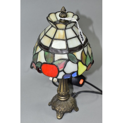 509 - A MODERN BEDSIDE LAMP WITH A LEADED  GLASS SHADE,  cast metal base, overall height 32cm