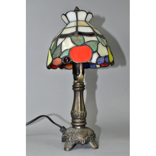 509 - A MODERN BEDSIDE LAMP WITH A LEADED  GLASS SHADE,  cast metal base, overall height 32cm