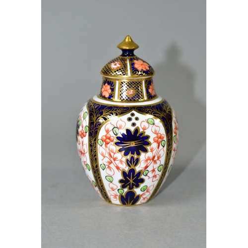 550 - A ROYAL CROWN DERBY SMALL COVERED VASE, in the Imari 1128 pattern, date mark for 1906, red printed a... 