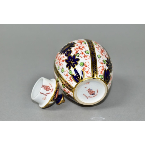 550 - A ROYAL CROWN DERBY SMALL COVERED VASE, in the Imari 1128 pattern, date mark for 1906, red printed a... 