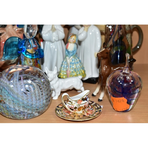 560 - A GROUP OF CERAMICS AND GLASSWARES, to include large Royal Doulton Long John Silver D6335 and Robin ... 