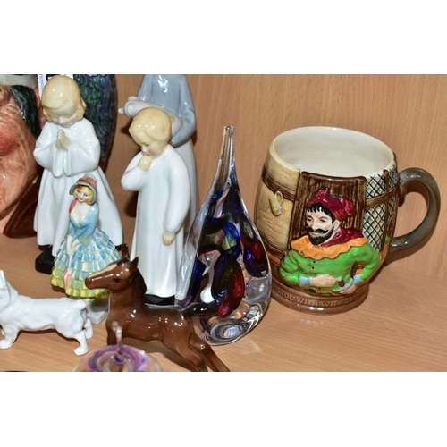 560 - A GROUP OF CERAMICS AND GLASSWARES, to include large Royal Doulton Long John Silver D6335 and Robin ... 