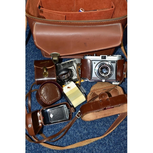 585 - A CAMERA BAG CONTAINING A KODAK RETINETTE FILM CAMERA, a Sun tele converter, Voigtander Rangefinder,... 