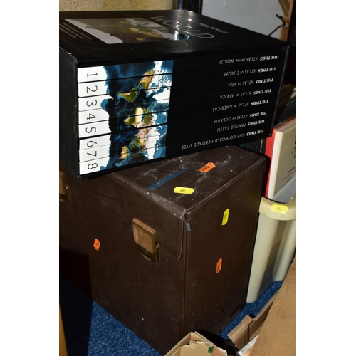 602 - THREE RECORD CASES AND A PLASTIC BOX OF CLASSICAL AND OPERATIC MUSIC ETC, to include recordings by E... 