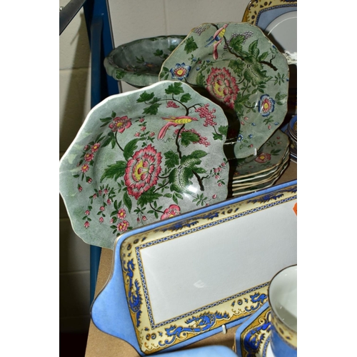 689 - A FORTY EIGHT PIECE GRIMWADES MING TEA SET AND AN EIGHT PIECE SPODE NEW FAYENCE DESSERT SET, the Gri... 