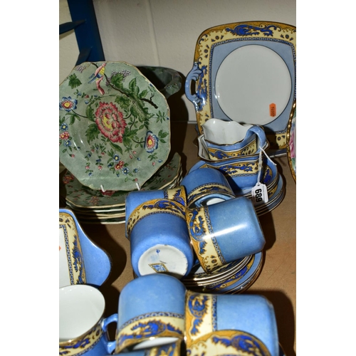 689 - A FORTY EIGHT PIECE GRIMWADES MING TEA SET AND AN EIGHT PIECE SPODE NEW FAYENCE DESSERT SET, the Gri... 