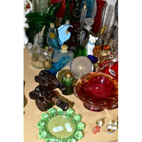 696 - A GROUP OF COLOURED GLASSWARES, to include a Dartington Crystal aqua daisy bottle vase, bud vases, a... 