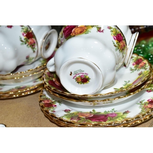 697 - A TWENTY TWO PIECE ROYAL ALBERT OLD COUNTRY ROSES TEA SET, comprising a handled cake plate, a teapot... 