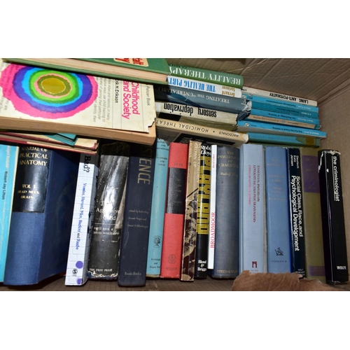 709 - A BOX OF VINTAGE BOOKS ON THE SUBJECT OF PSYCHOLOGY, CRIMINOLOGY AND BEHAVIORAL STUDIES ETC, compris... 