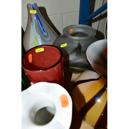 718 - A COLLECTION OF STUDIO AND DECORATIVE GLASS ETC, to include an unmarked Royal Brierley iridescent ba... 