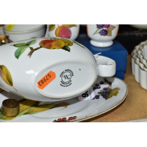 726 - TWENTY FOUR PIECES OF ROYAL WORCESTER EVESHAM DINNER WARES ETC, to include graduated flan dishes, ra... 