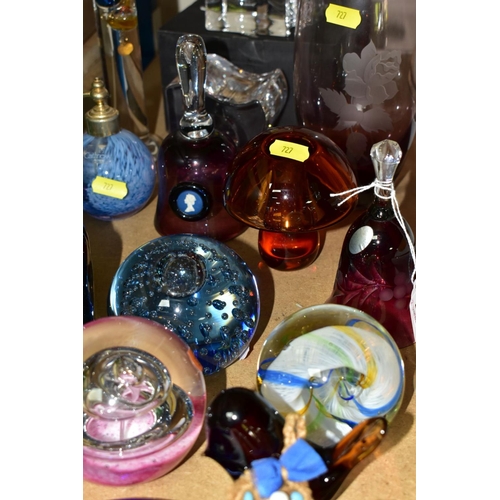 727 - A COLLECTION OF DECORATIVE GLASSWARES ETC, to include a boxed pair of Orrefors candle holders, Wedgw... 