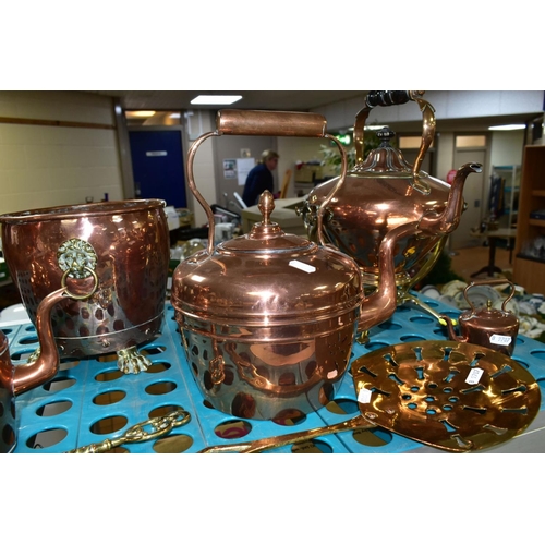 762 - EIGHT PIECES OF 19TH AND 20TH CENTURY COPPER AND BRASSWARE, comprising a brass toasting fork, a bras... 